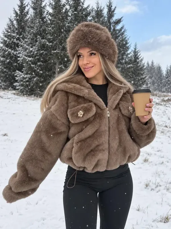 Blanita damă Yara